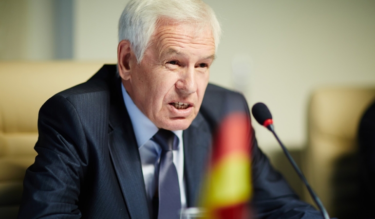 Yaya trafiğinin olduğu cadde, 3 bin 500 kişi ile sınırlandırıldı